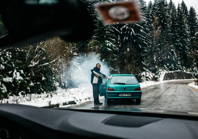 fumee blanche capot voiture