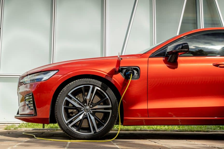 Nouvelle Volvo S T Twin Engine R Design First Edition Rouge Fusion M