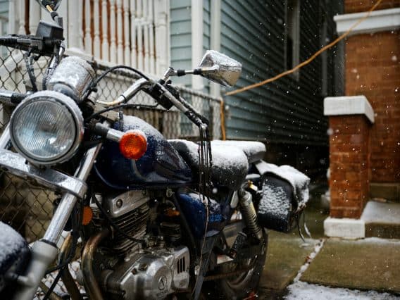 comment proteger sa moto en hiver