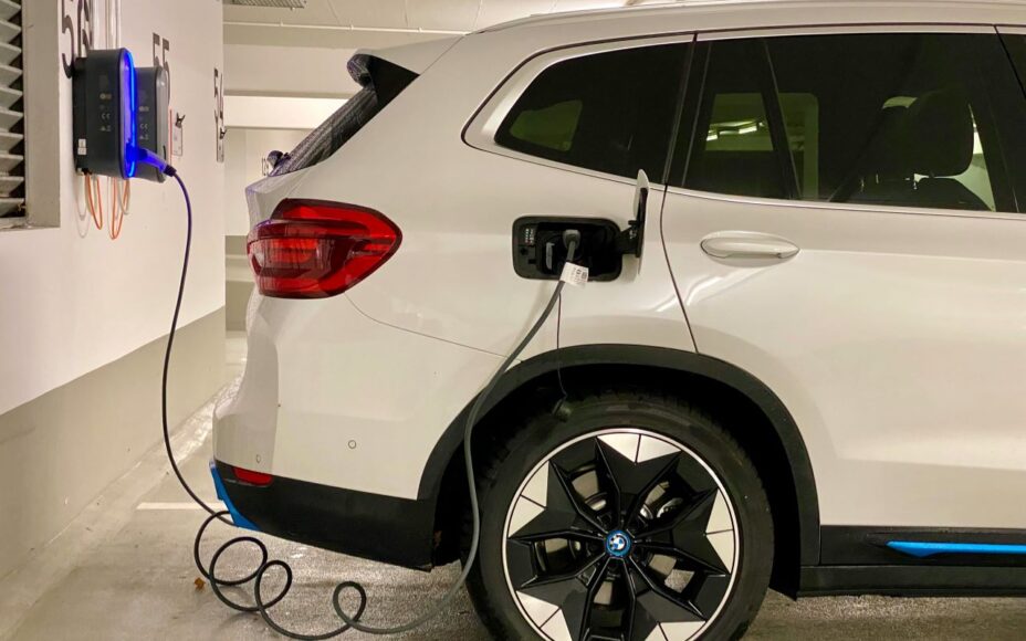 peut on laisser charger une batterie de voiture toute la nuit