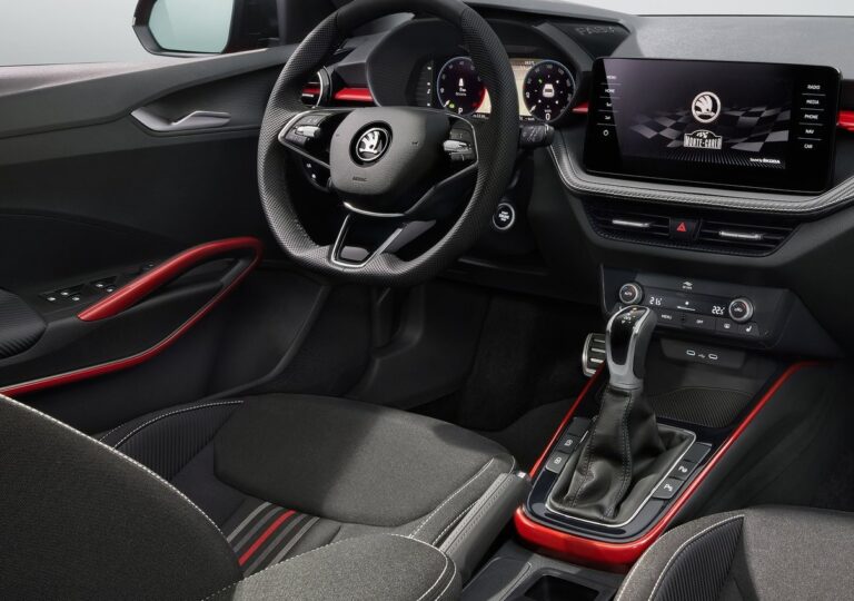intérieur skoda fabia monte carlo