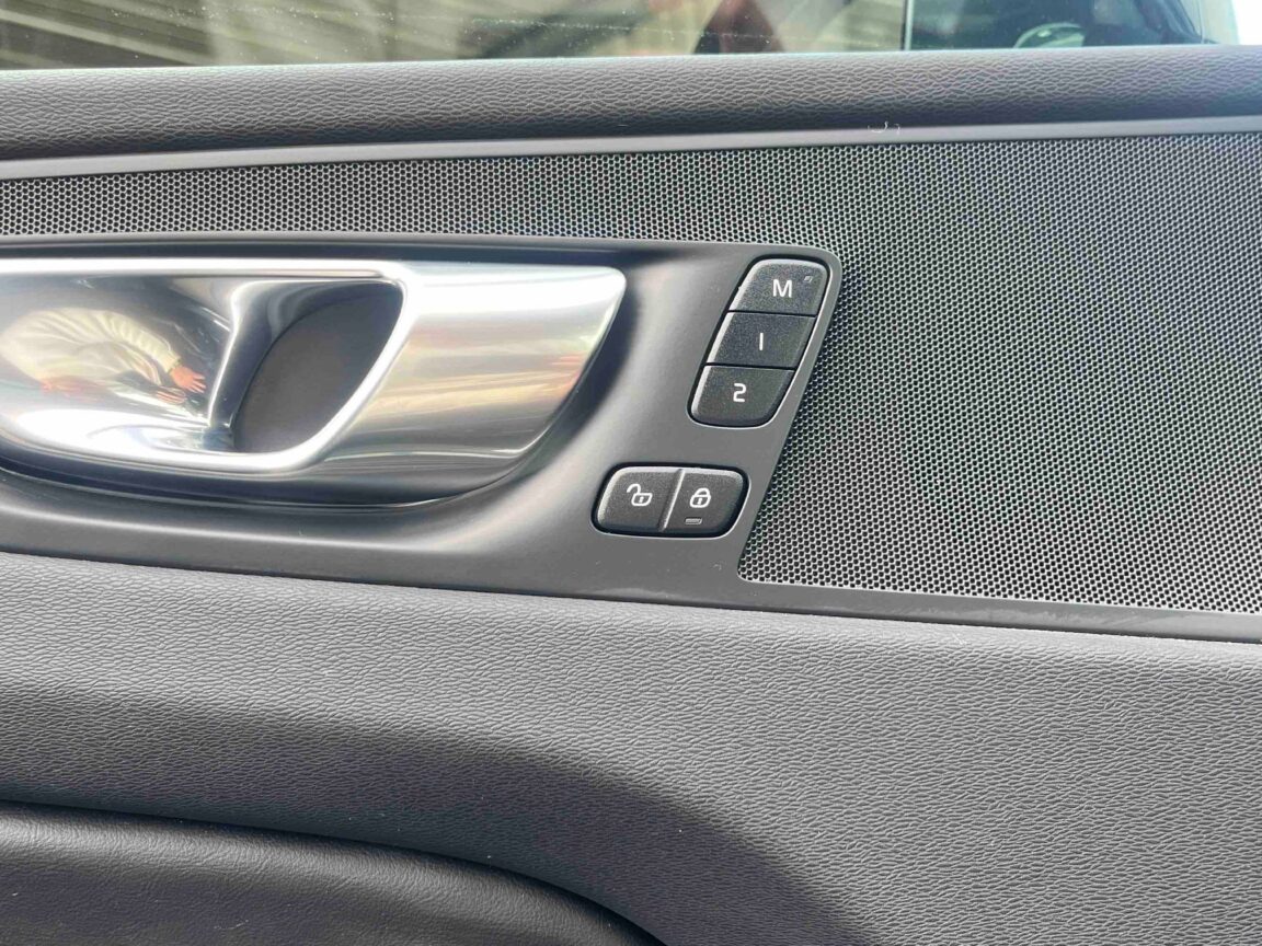 volvo xc t awd hybride rechargeable ch ch geartronic plus style dark