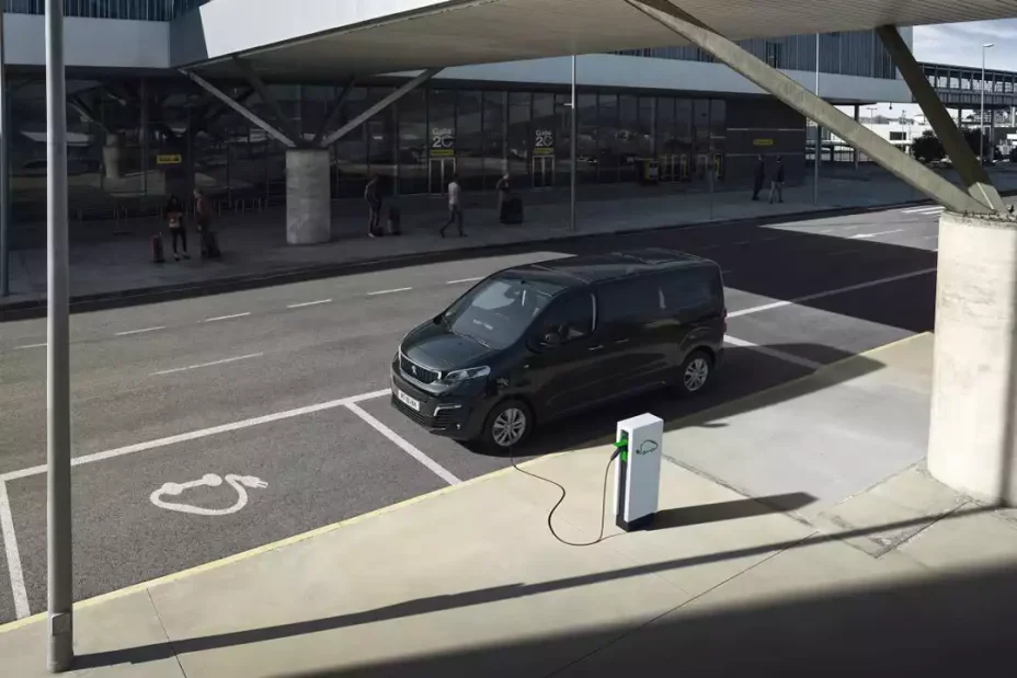 voiture occasion places peugot traveler